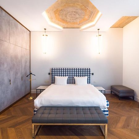 Hotel Pacai, Vilnius, A Member Of Design Hotels Bagian luar foto A bedroom at the hotel