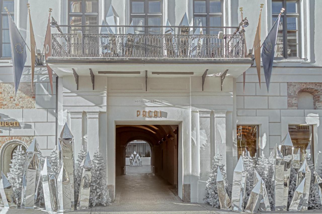 Hotel Pacai, Vilnius, A Member Of Design Hotels Bagian luar foto Entrance to the museum