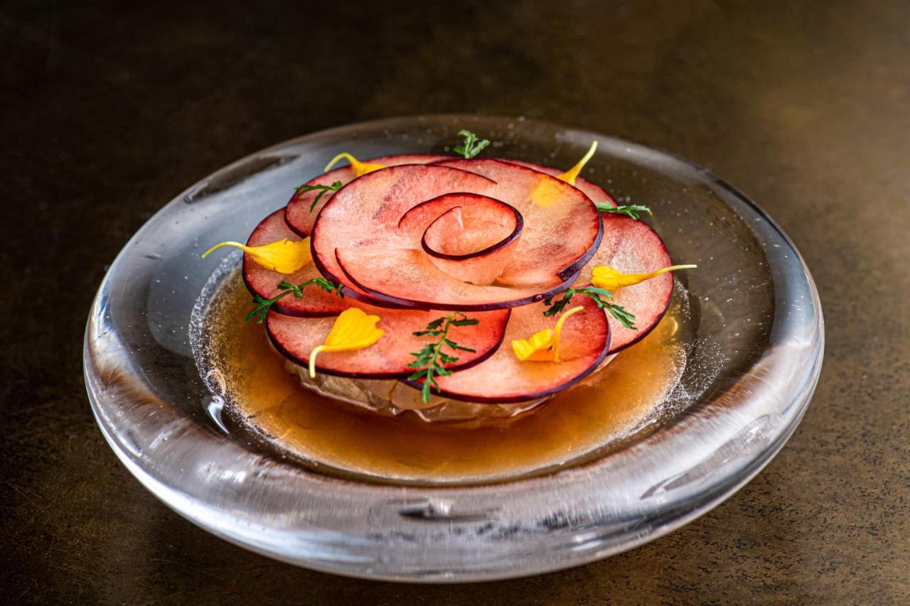Hotel Pacai, Vilnius, A Member Of Design Hotels Bagian luar foto A dish at the restaurant