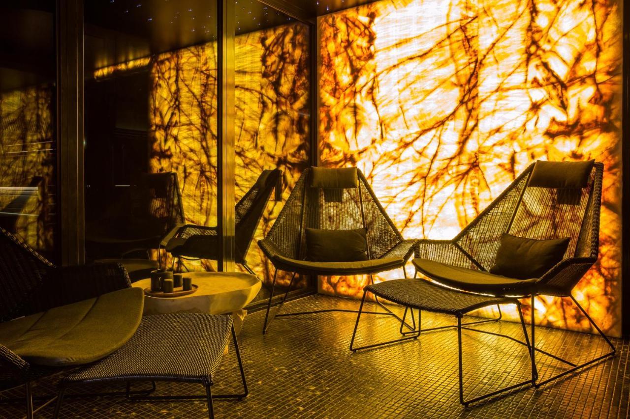 Hotel Pacai, Vilnius, A Member Of Design Hotels Bagian luar foto The interior of the restaurant