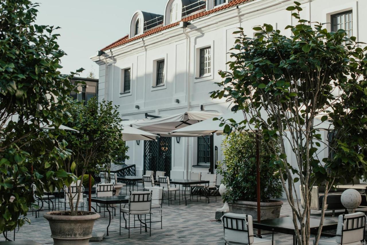 Hotel Pacai, Vilnius, A Member Of Design Hotels Bagian luar foto The hotel's courtyard
