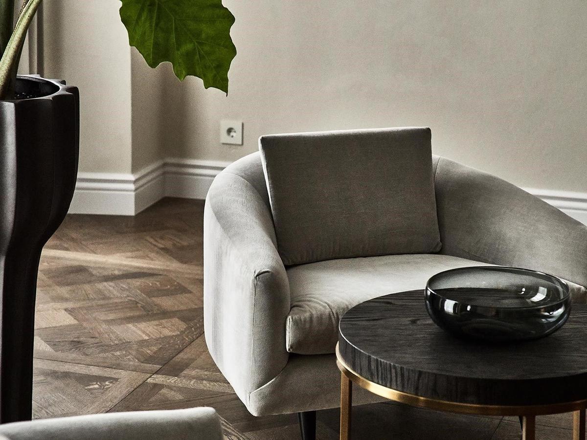 Hotel Pacai, Vilnius, A Member Of Design Hotels Bagian luar foto A chair and a table