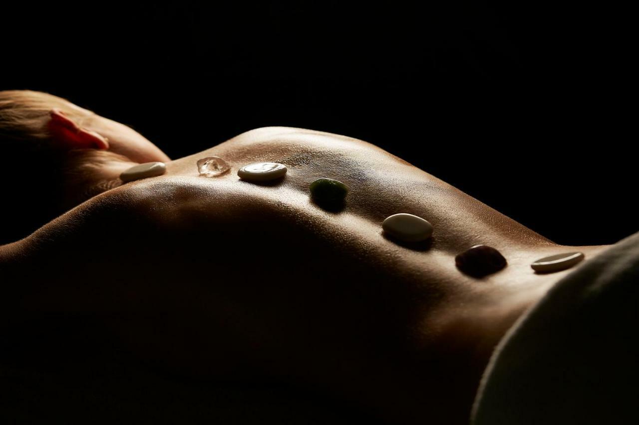 Hotel Pacai, Vilnius, A Member Of Design Hotels Bagian luar foto Hot stone massage