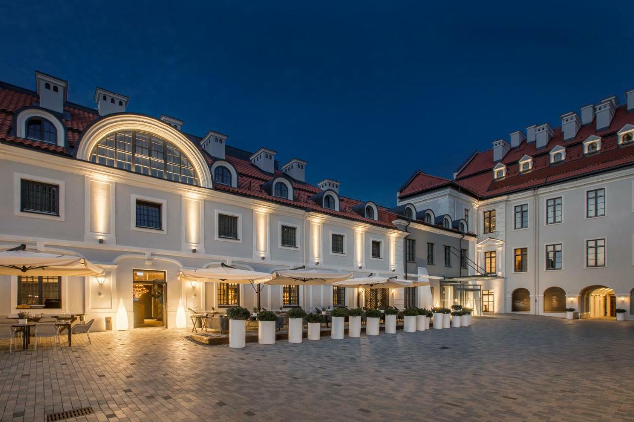 Hotel Pacai, Vilnius, A Member Of Design Hotels Bagian luar foto The hotel's courtyard