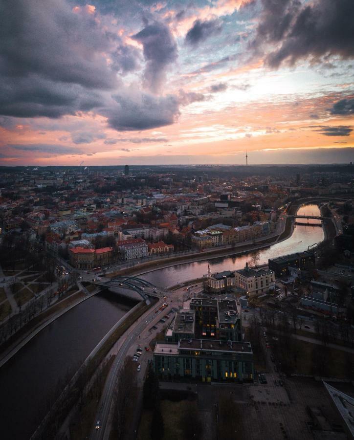 Hotel Pacai, Vilnius, A Member Of Design Hotels Bagian luar foto Vilnius skyline