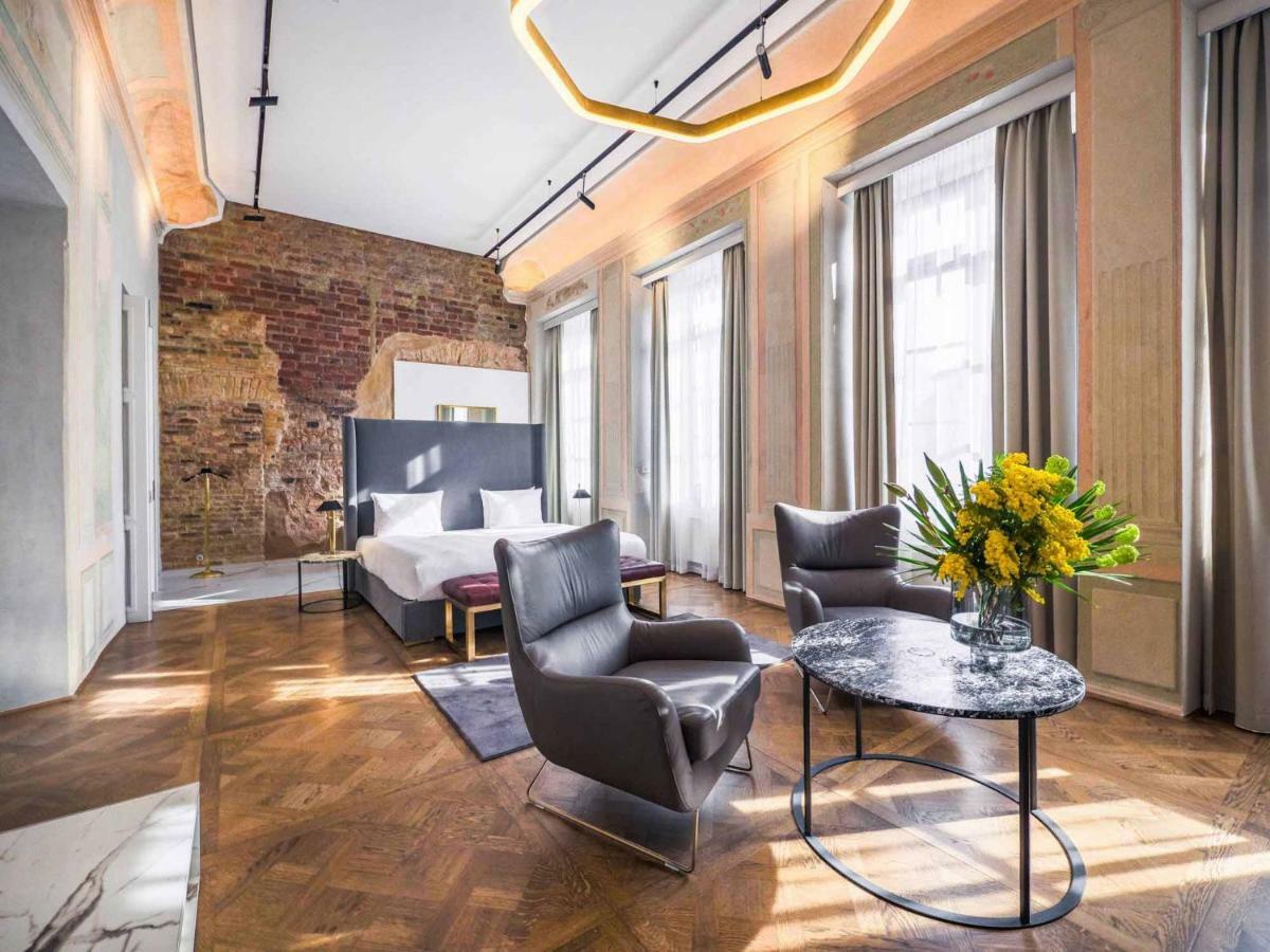 Hotel Pacai, Vilnius, A Member Of Design Hotels Bagian luar foto A suite at the hotel