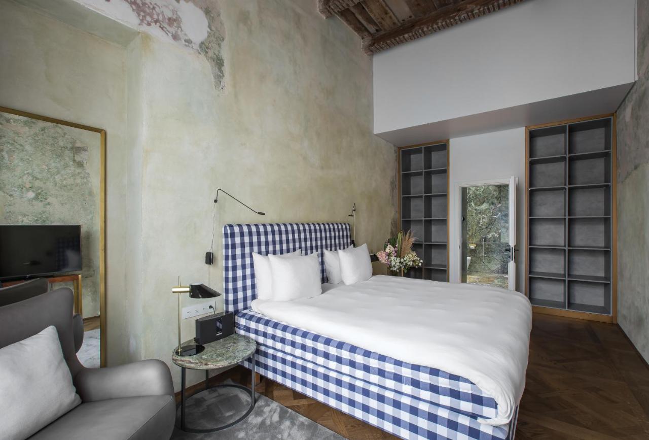 Hotel Pacai, Vilnius, A Member Of Design Hotels Bagian luar foto A Hästens bed