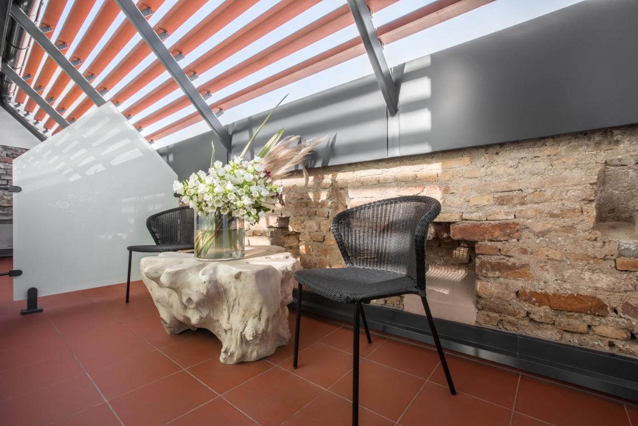 Hotel Pacai, Vilnius, A Member Of Design Hotels Bagian luar foto A balcony