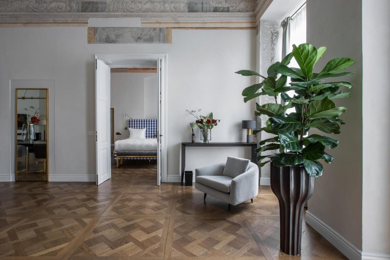 Hotel Pacai, Vilnius, A Member Of Design Hotels Bagian luar foto A room at the Hotel