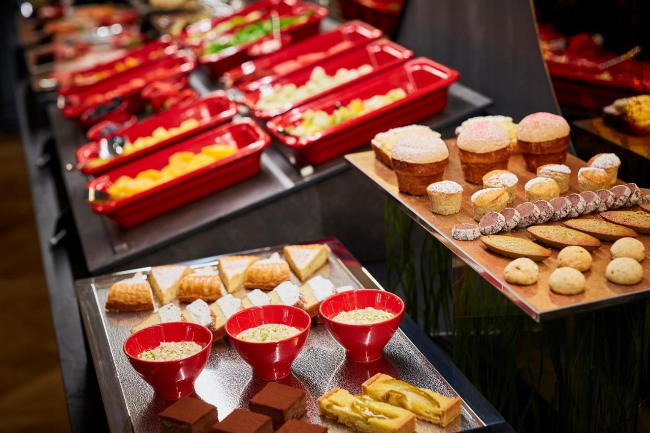 Hotel Pacai, Vilnius, A Member Of Design Hotels Bagian luar foto A buffet at a hotel