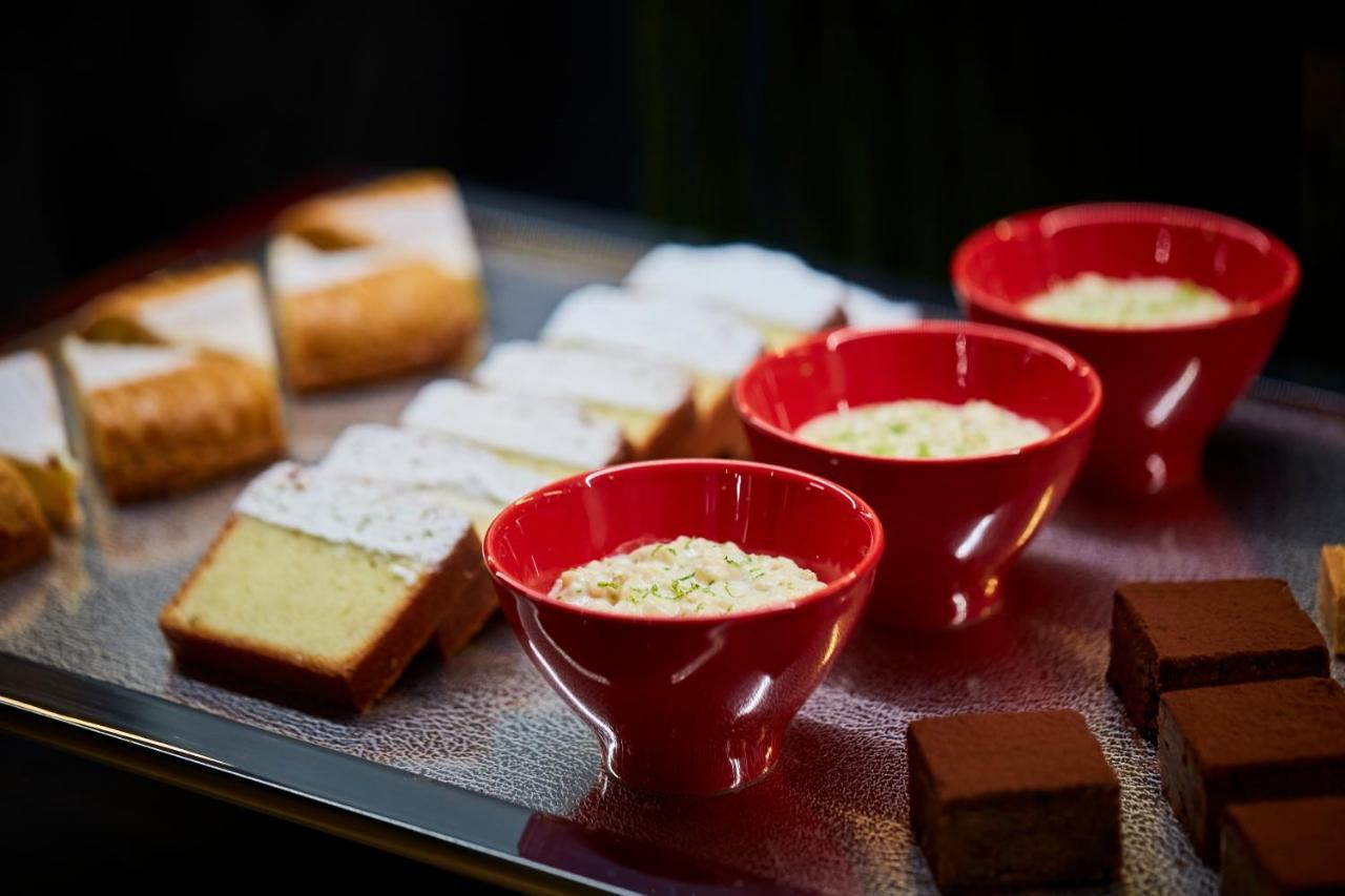 Hotel Pacai, Vilnius, A Member Of Design Hotels Bagian luar foto A selection of Japanese sweets