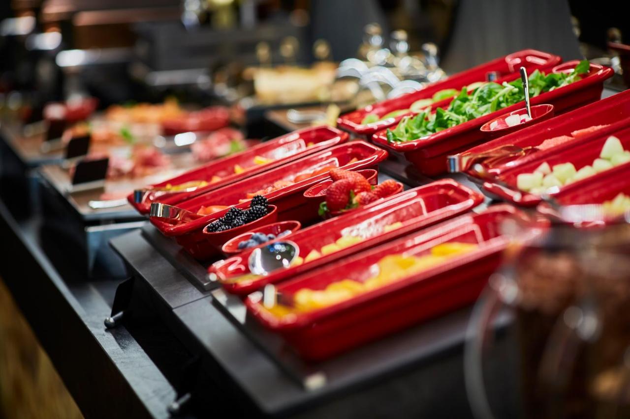 Hotel Pacai, Vilnius, A Member Of Design Hotels Bagian luar foto A salad bar